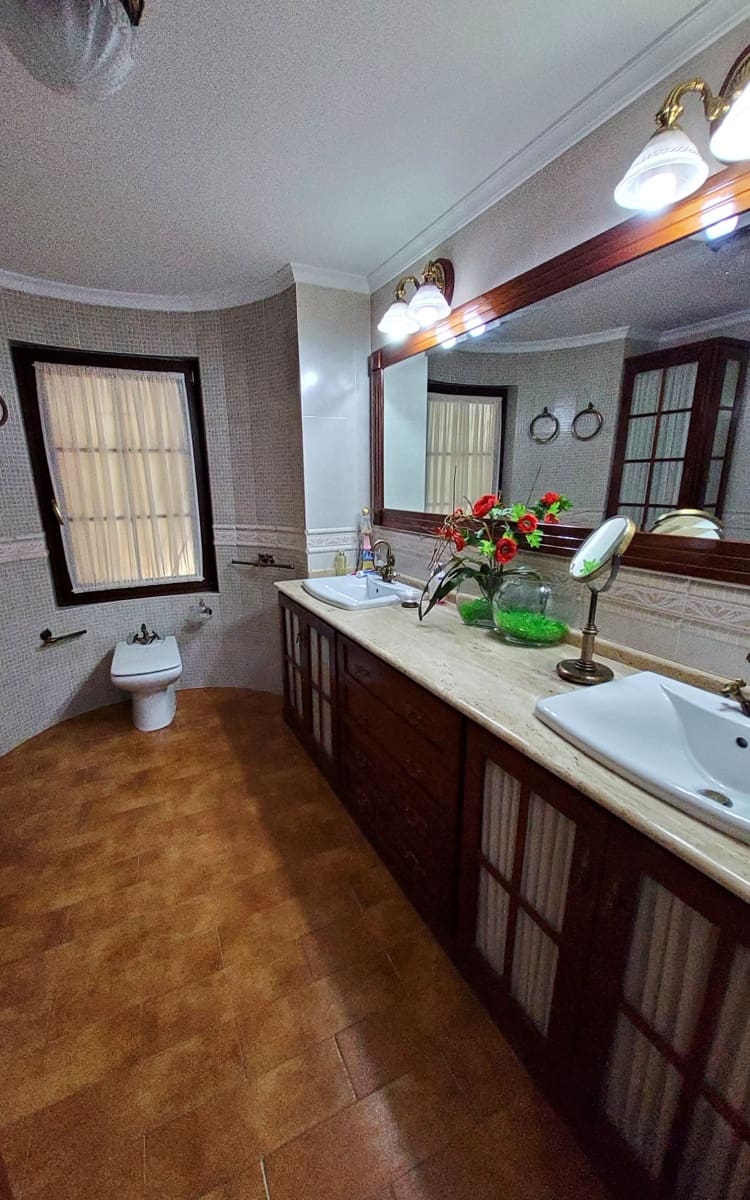 4 sypialnia Willa na sprzedaż w Almunecar z basenem garażem - 1 400 000 € (Ref: 9893660)