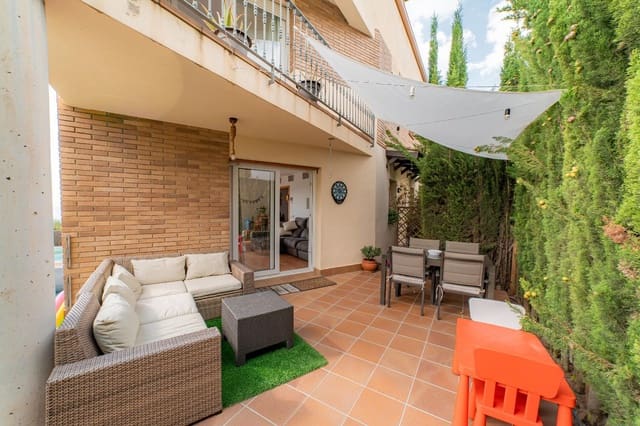 4 soveværelse Byhus til salg i Canet de Mar med garage - € 675.000 (Ref: 9161542)