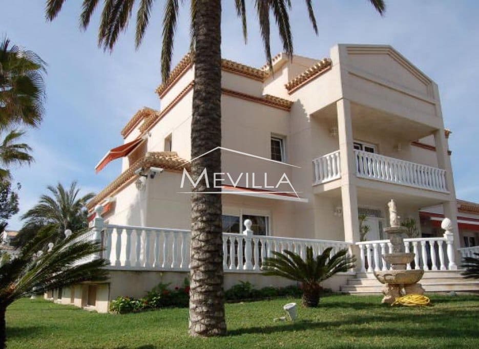 6 bedroom Villa for sale in Playa Flamenca with pool garage - € 2,100,000 (Ref: 2548213)