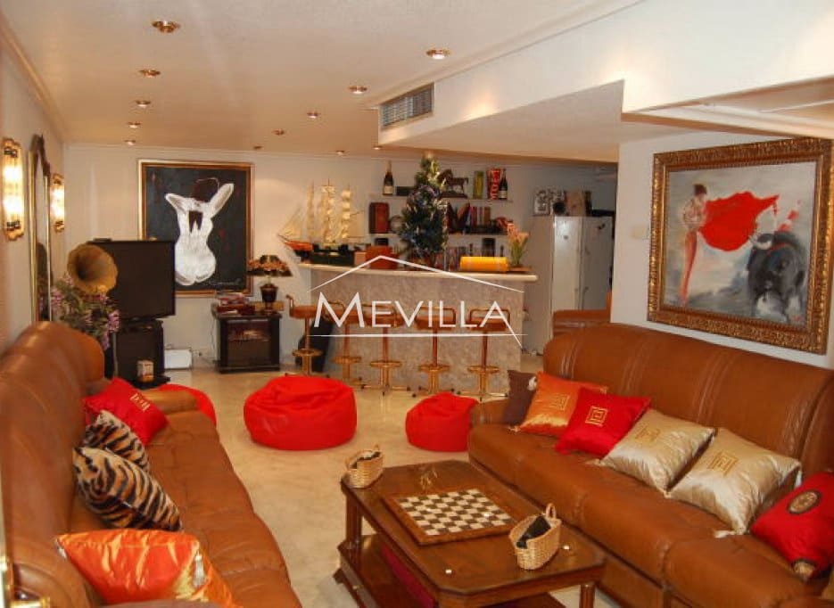 6 bedroom Villa for sale in Playa Flamenca with pool garage - € 2,100,000 (Ref: 2548213)