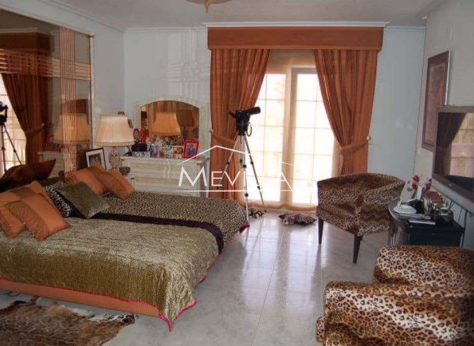 6 bedroom Villa for sale in Playa Flamenca with pool garage - € 2,100,000 (Ref: 2548213)