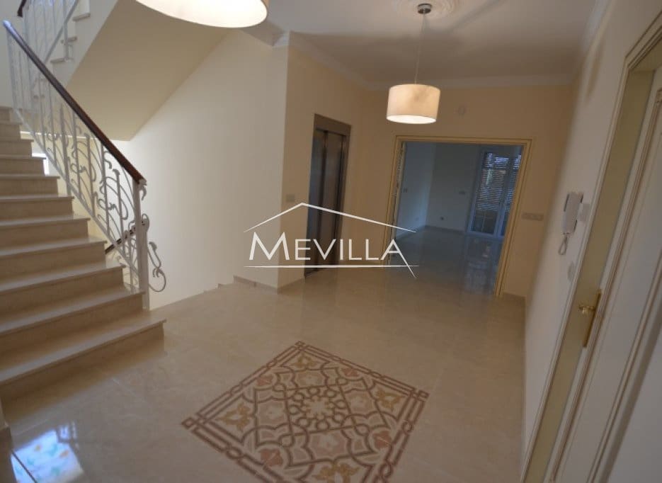 6 Zimmer Villa zu verkaufen in Cabo Roig mit Pool Garage - 1.700.000 € (Ref: 2548249)