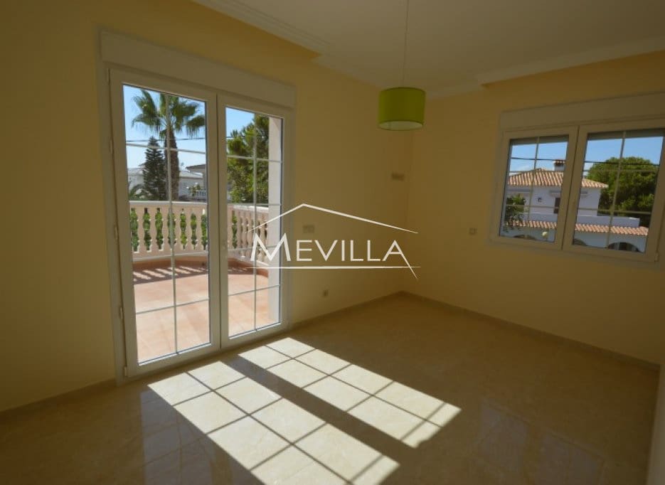 6 Zimmer Villa zu verkaufen in Cabo Roig mit Pool Garage - 1.700.000 € (Ref: 2548249)
