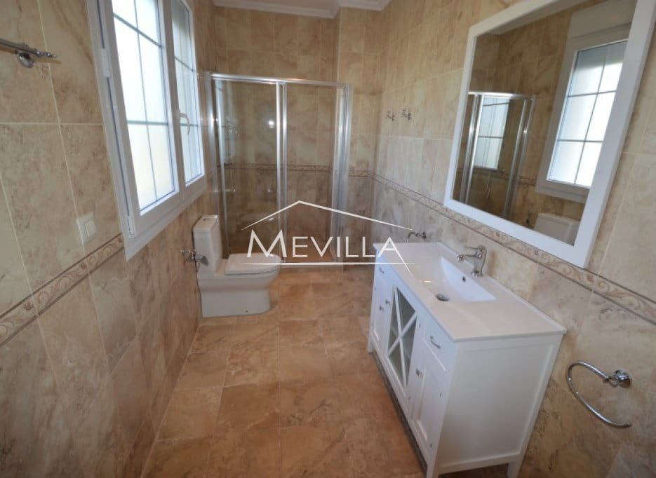 6 Zimmer Villa zu verkaufen in Cabo Roig mit Pool Garage - 1.700.000 € (Ref: 2548249)