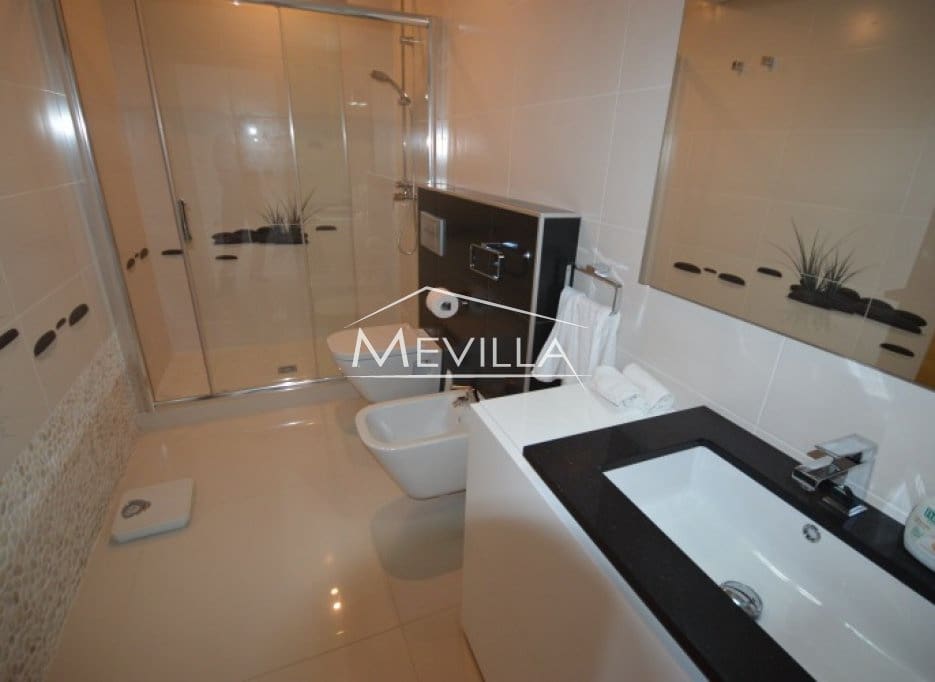 5 sypialnia Willa na sprzedaż w Campoamor z basenem garażem - 1 900 000 € (Ref: 2655420)