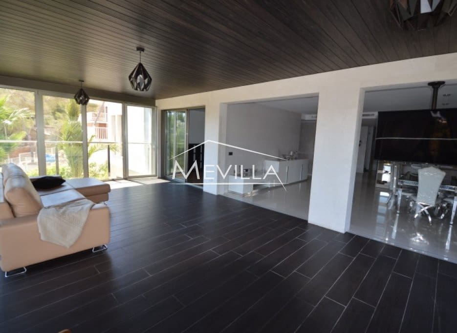 5 sypialnia Willa na sprzedaż w Campoamor z basenem garażem - 1 900 000 € (Ref: 2655420)