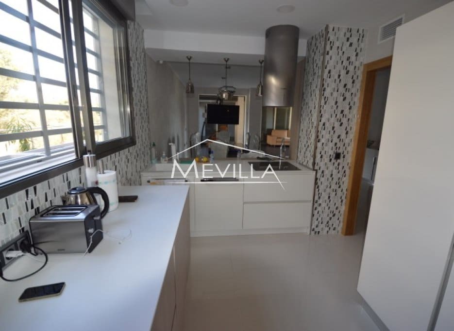 5 sypialnia Willa na sprzedaż w Campoamor z basenem garażem - 1 900 000 € (Ref: 2655420)