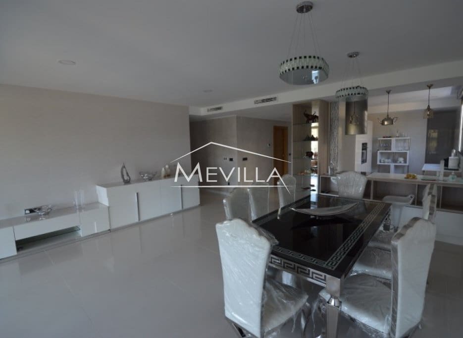 5 sypialnia Willa na sprzedaż w Campoamor z basenem garażem - 1 900 000 € (Ref: 2655420)