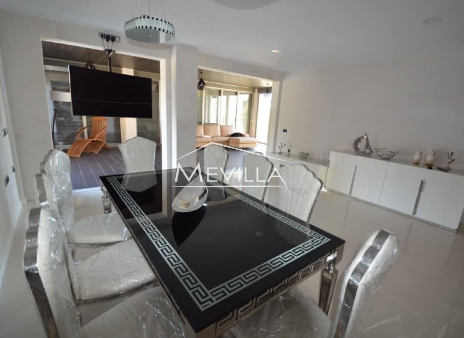 5 sypialnia Willa na sprzedaż w Campoamor z basenem garażem - 1 900 000 € (Ref: 2655420)