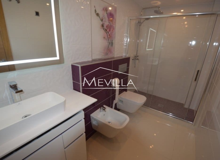 5 sypialnia Willa na sprzedaż w Campoamor z basenem garażem - 1 900 000 € (Ref: 2655420)