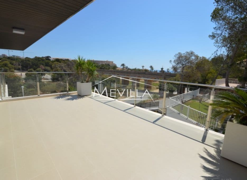 5 sypialnia Willa na sprzedaż w Campoamor z basenem garażem - 1 900 000 € (Ref: 2655420)