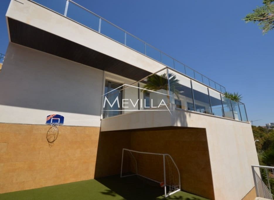 5 sypialnia Willa na sprzedaż w Campoamor z basenem garażem - 1 900 000 € (Ref: 2655420)