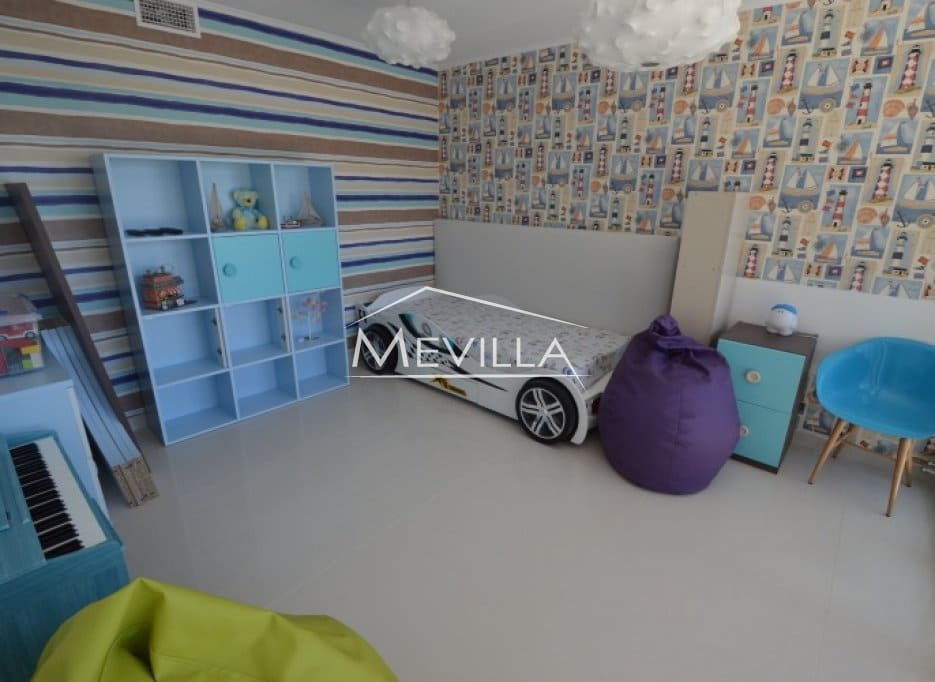 5 sypialnia Willa na sprzedaż w Campoamor z basenem garażem - 1 900 000 € (Ref: 2655420)