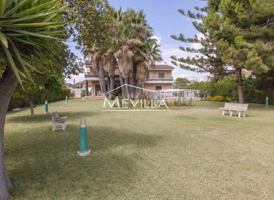 7 bedroom Villa for sale in Campoamor with pool garage - € 900,000 (Ref: 2716074)