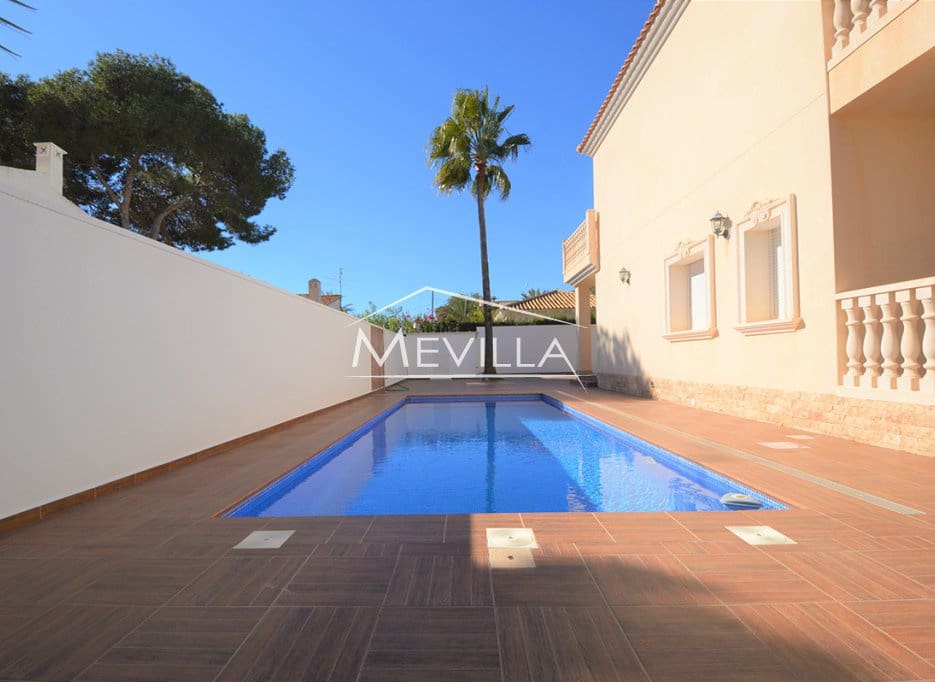 4 slaapkamer Villa te koop in Cabo Roig met zwembad garage - € 950.000 (Ref: 3233106)