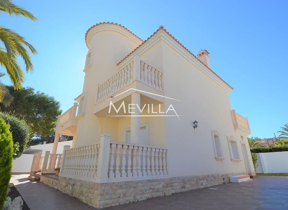 4 slaapkamer Villa te koop in Cabo Roig met zwembad garage - € 950.000 (Ref: 3233106)