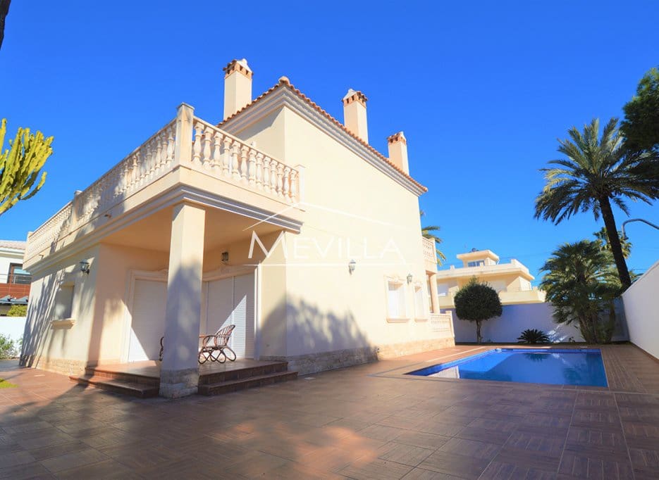4 slaapkamer Villa te koop in Cabo Roig met zwembad garage - € 950.000 (Ref: 3233106)