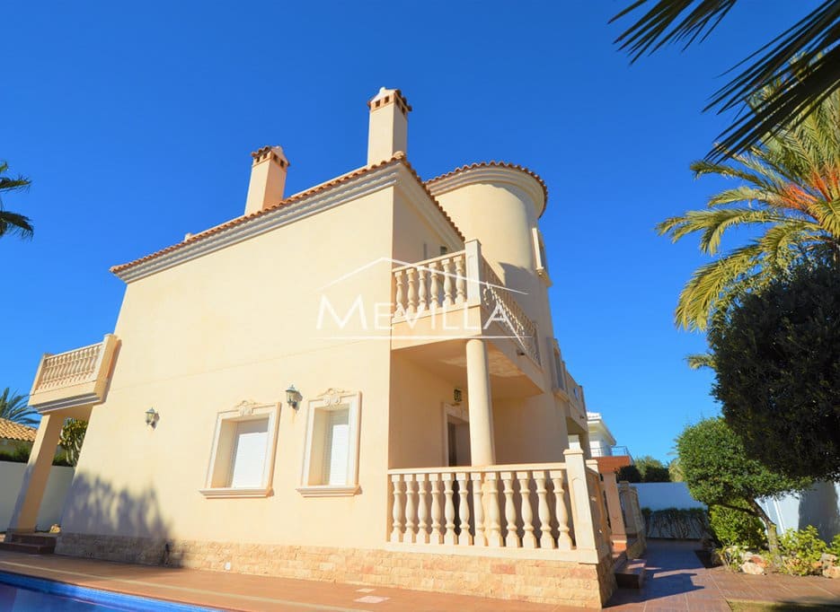 4 slaapkamer Villa te koop in Cabo Roig met zwembad garage - € 950.000 (Ref: 3233106)
