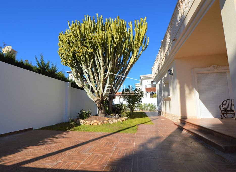 4 slaapkamer Villa te koop in Cabo Roig met zwembad garage - € 950.000 (Ref: 3233106)