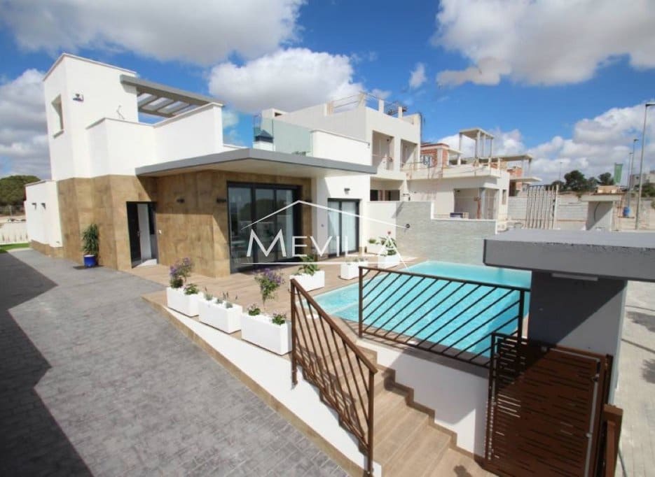 3 soveværelse Villa til salg i San Miguel de Salinas med swimmingpool garage - € 830.000 (Ref: 3712794)