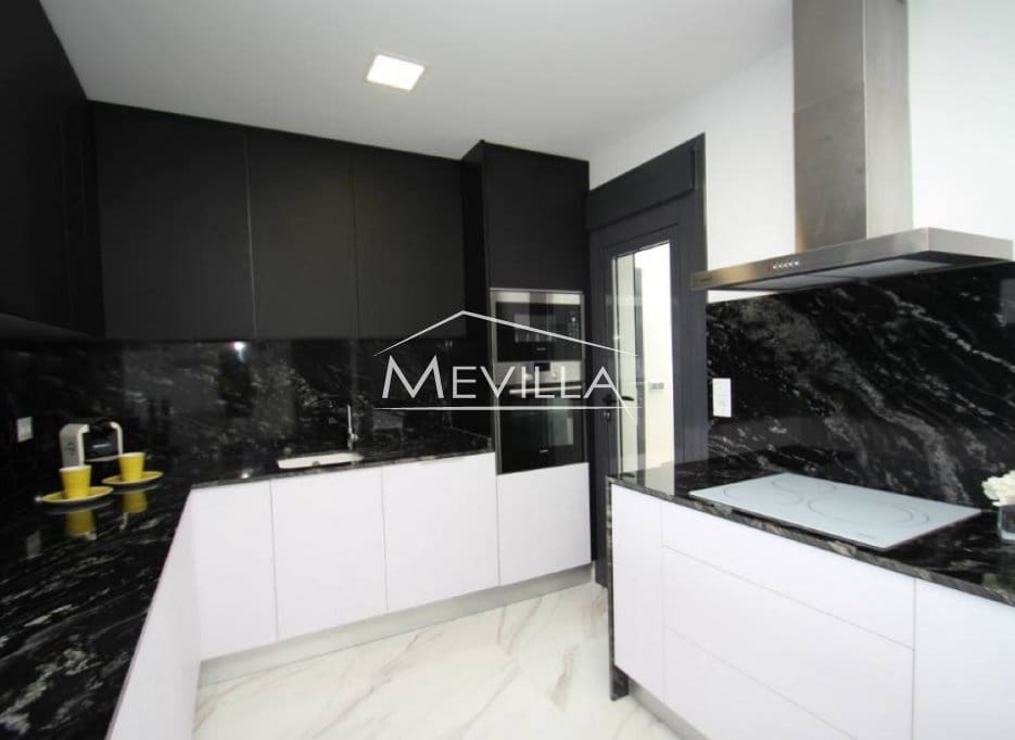 3 soveværelse Villa til salg i San Miguel de Salinas med swimmingpool garage - € 830.000 (Ref: 3712794)