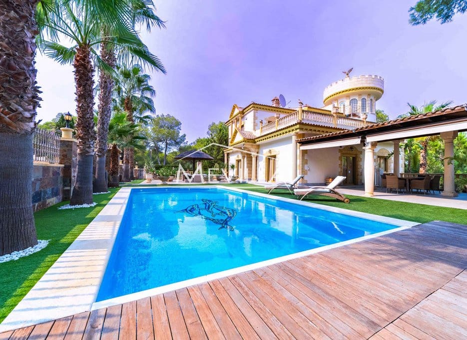 7 soveværelse Villa til salg i Campoamor med swimmingpool garage - € 1.350.000 (Ref: 3736185)