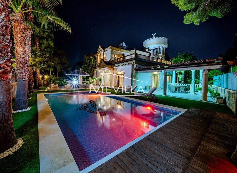 7 soveværelse Villa til salg i Campoamor med swimmingpool garage - € 1.350.000 (Ref: 3736185)