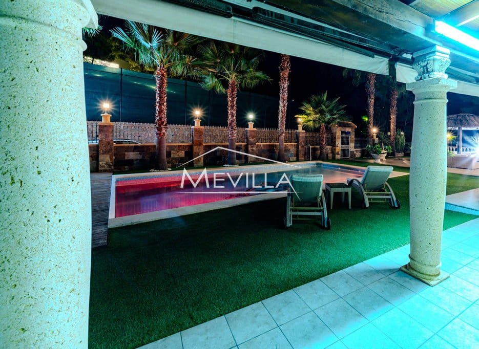 7 soveværelse Villa til salg i Campoamor med swimmingpool garage - € 1.350.000 (Ref: 3736185)