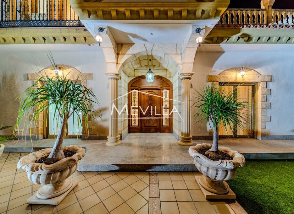 7 soveværelse Villa til salg i Campoamor med swimmingpool garage - € 1.350.000 (Ref: 3736185)