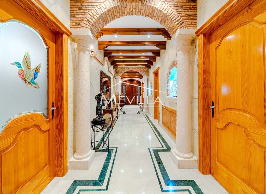 7 soveværelse Villa til salg i Campoamor med swimmingpool garage - € 1.350.000 (Ref: 3736185)