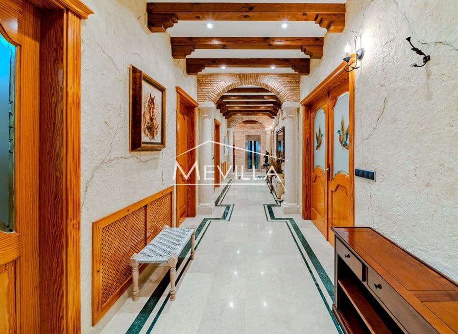 7 soveværelse Villa til salg i Campoamor med swimmingpool garage - € 1.350.000 (Ref: 3736185)