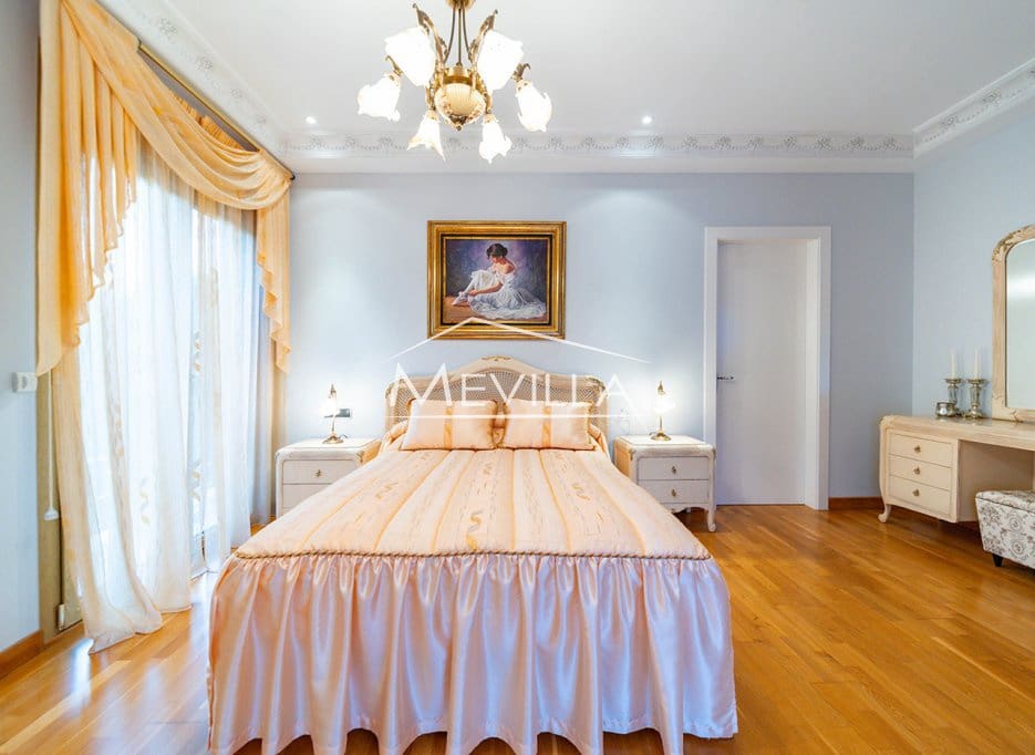 7 soveværelse Villa til salg i Campoamor med swimmingpool garage - € 1.350.000 (Ref: 3736185)