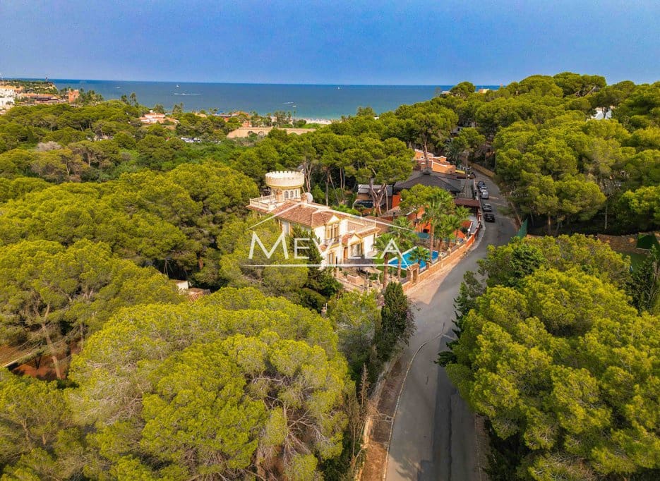 7 soveværelse Villa til salg i Campoamor med swimmingpool garage - € 1.350.000 (Ref: 3736185)