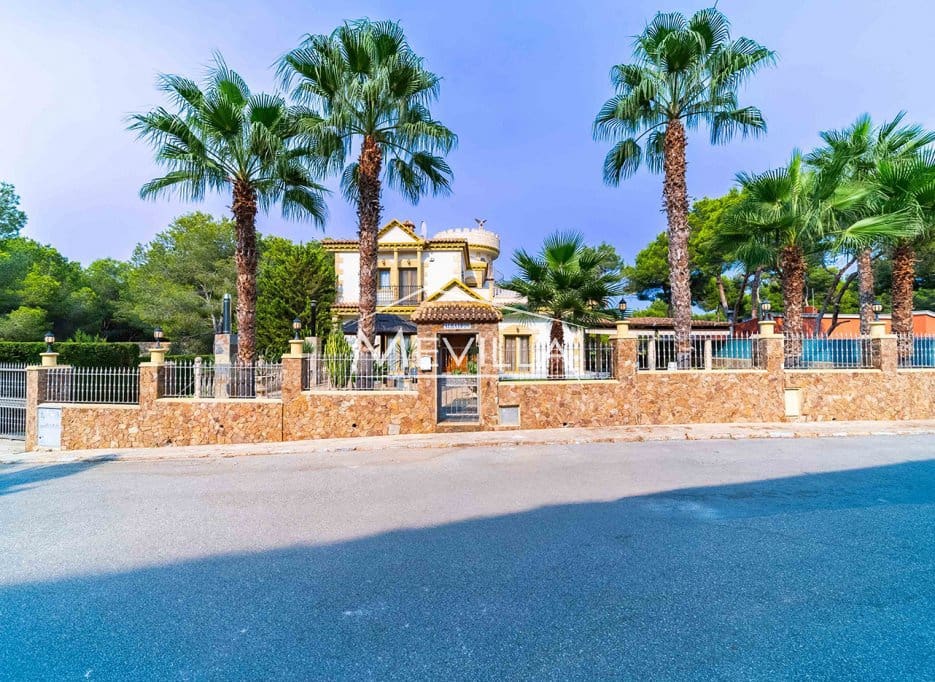 7 soveværelse Villa til salg i Campoamor med swimmingpool garage - € 1.350.000 (Ref: 3736185)