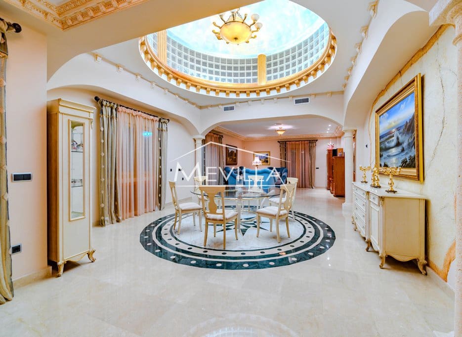 7 soveværelse Villa til salg i Campoamor med swimmingpool garage - € 1.350.000 (Ref: 3736185)