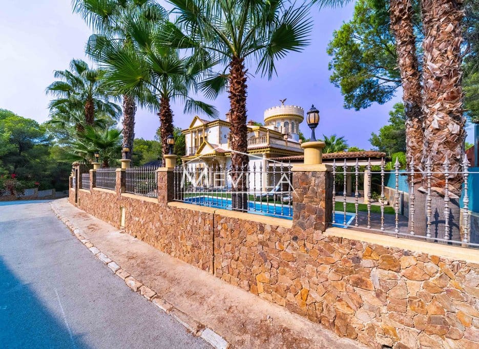 7 soveværelse Villa til salg i Campoamor med swimmingpool garage - € 1.350.000 (Ref: 3736185)
