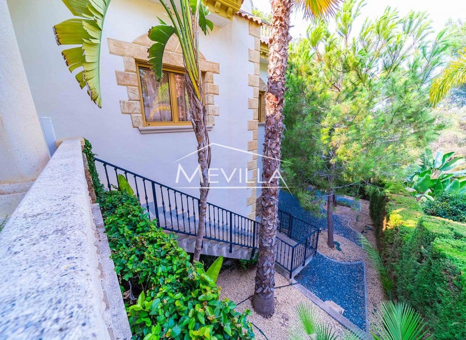 7 soveværelse Villa til salg i Campoamor med swimmingpool garage - € 1.350.000 (Ref: 3736185)