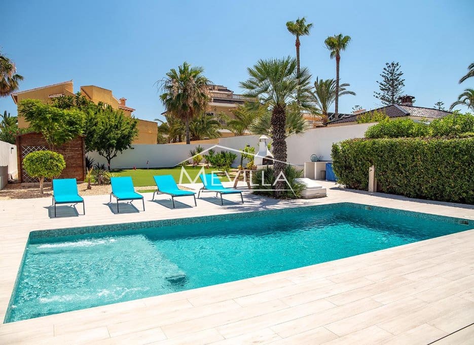 3 soverom Villa til salgs i Playa Flamenca med svømmebasseng garasje - € 940 000 (Ref: 6455502)