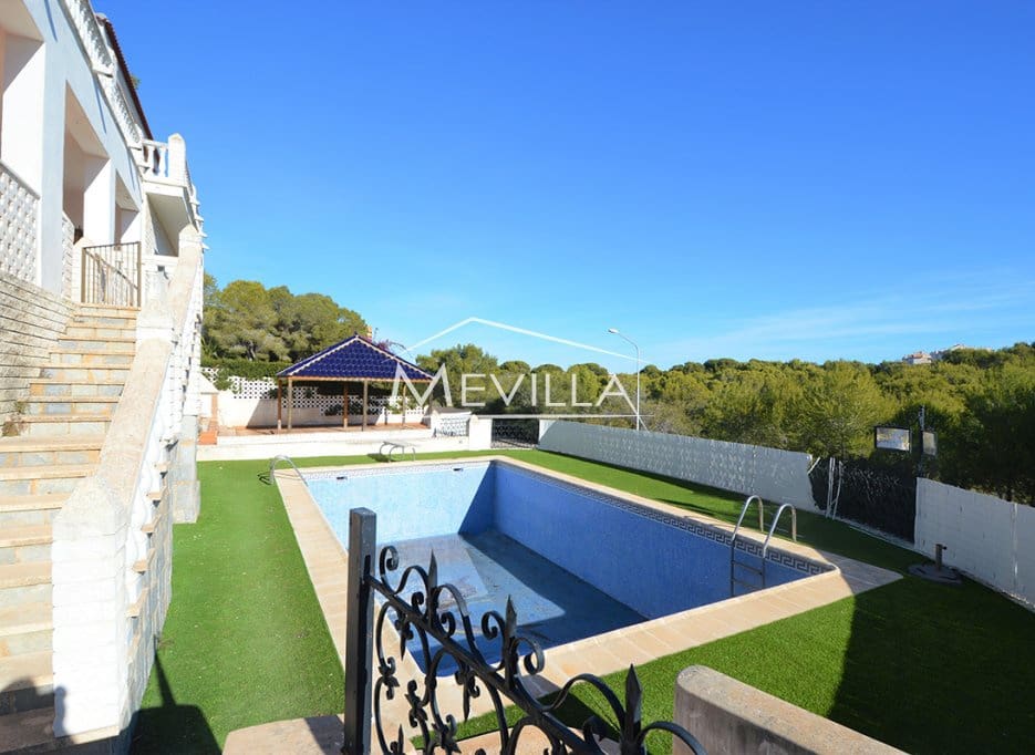 10 bedroom Villa for sale in Campoamor with pool garage - € 1,100,000 (Ref: 6455527)