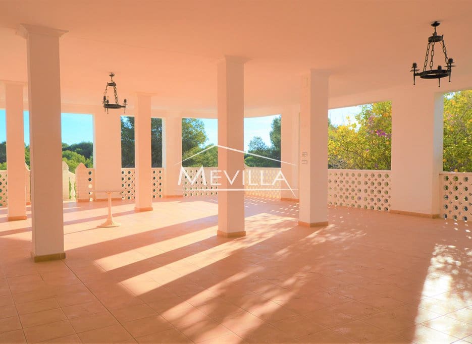 10 bedroom Villa for sale in Campoamor with pool garage - € 1,100,000 (Ref: 6455527)
