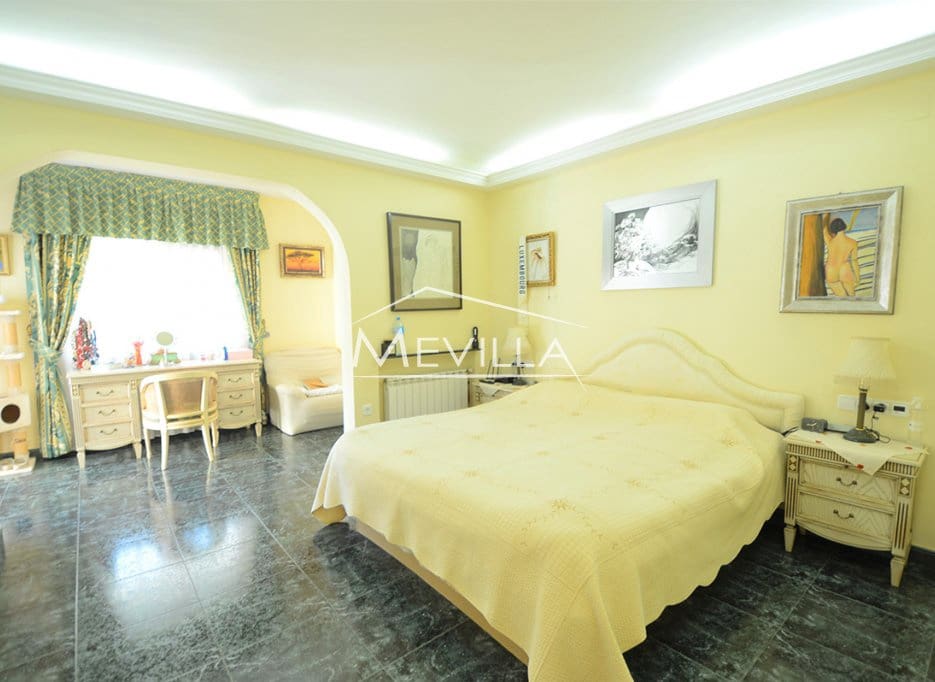 4 soverom Villa til salgs i Cabo Roig med svømmebasseng garasje - € 1 650 000 (Ref: 6455545)