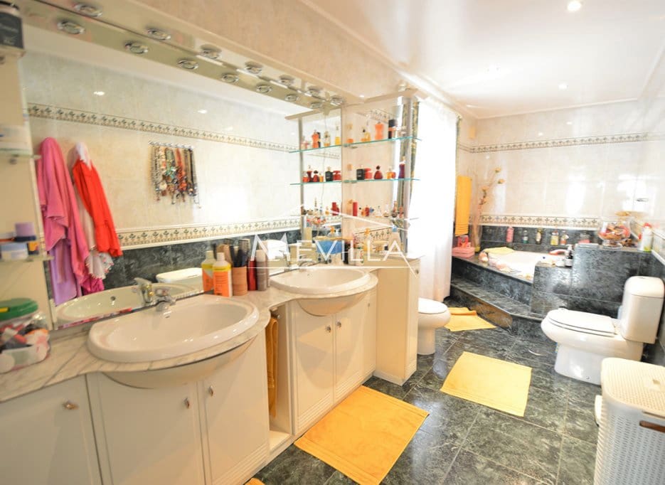 4 soverom Villa til salgs i Cabo Roig med svømmebasseng garasje - € 1 650 000 (Ref: 6455545)