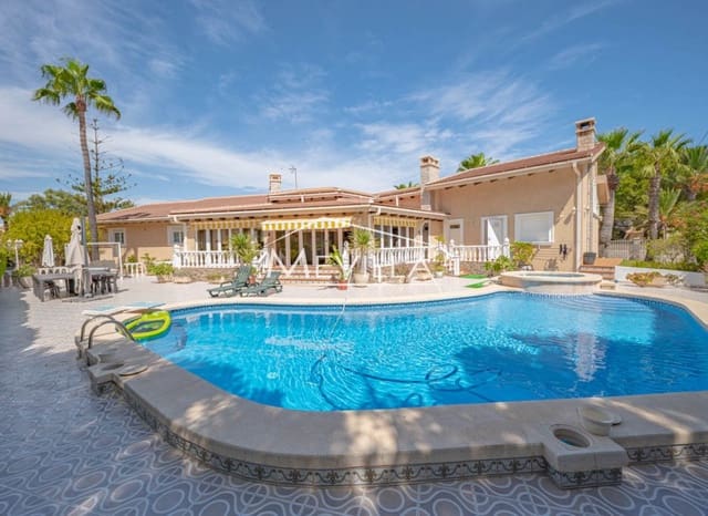 4 sypialnia Willa na sprzedaż w Cabo Roig, Orihuela z basenem garażem - 1 550 000 € (Ref: 6455545)