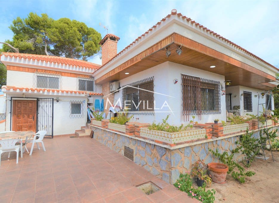 8 bedroom Villa for sale in Campoamor with pool garage - € 750,000 (Ref: 6455547)