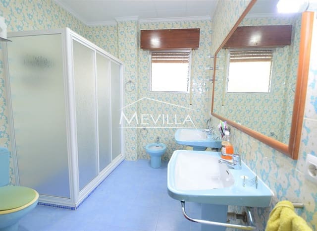 8 makuuhuone Huvila myytävänä paikassa Dehesa de Campoamor, Orihuela mukana uima-altaan 
autotalli - 750 000 € (Ref: 6455547)