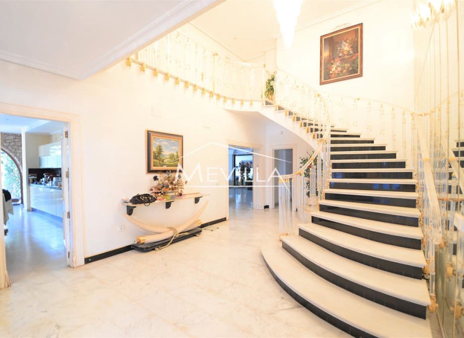 6 quarto Moradia para venda em La Zenia com piscina garagem - 1 650 000 € (Ref: 6455553)