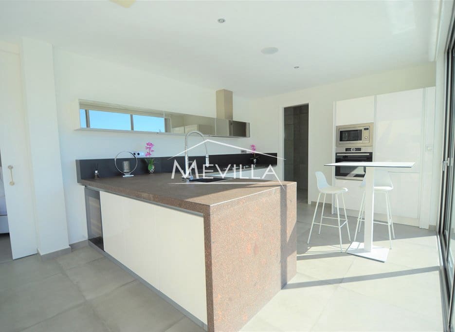 4 quarto Moradia para venda em San Miguel de Salinas com piscina garagem - 2 350 000 € (Ref: 6456210)