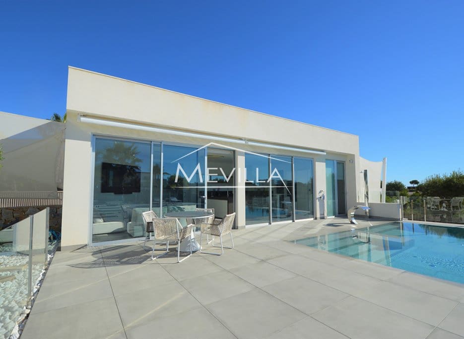 4 quarto Moradia para venda em San Miguel de Salinas com piscina garagem - 2 350 000 € (Ref: 6456210)