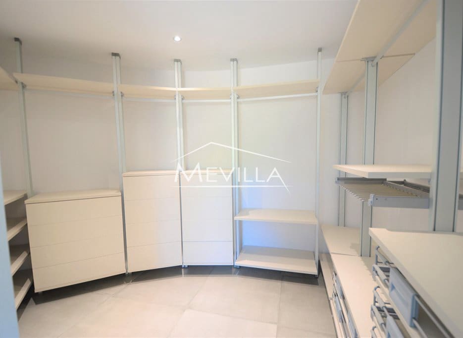 4 quarto Moradia para venda em San Miguel de Salinas com piscina garagem - 2 350 000 € (Ref: 6456210)