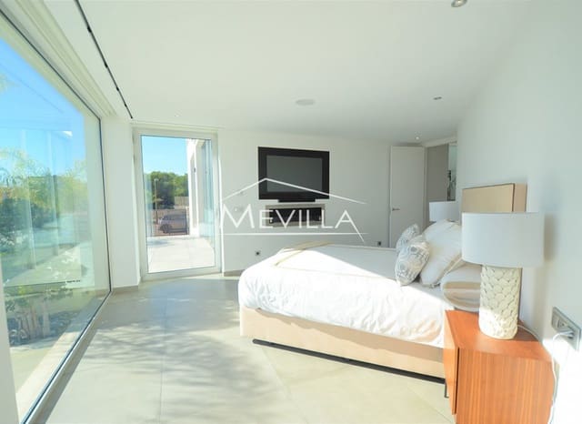 4 quarto Moradia para venda em San Miguel de Salinas com piscina garagem - 2 350 000 € (Ref: 6456210)